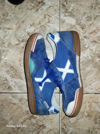 Zapatillas Futsal Munich Azules y Blancas