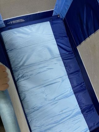 Cuna de viaje azul con osito