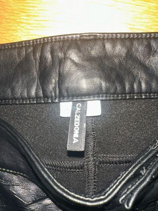 Pantalón efecto piel Calzedonia negro