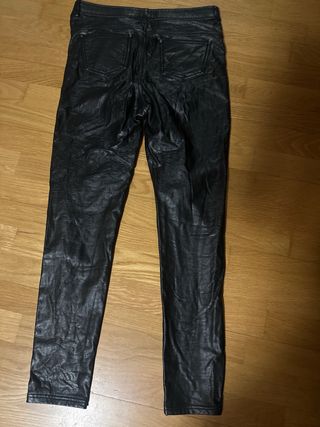 Pantalón efecto piel Calzedonia negro