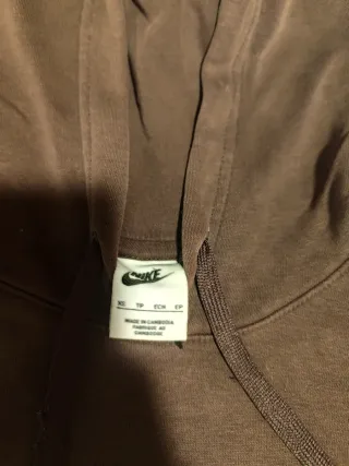 Sudadera Nike Marrón con Logo Swoosh