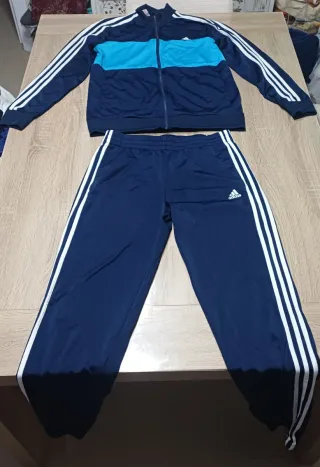 Conjunto deportivo Adidas azul y blanco