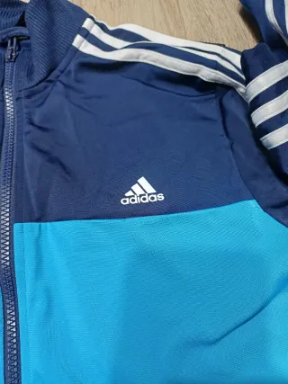 Conjunto deportivo Adidas azul y blanco