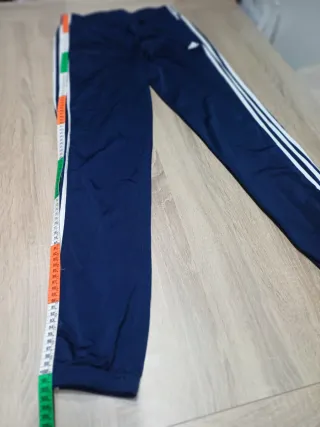 Conjunto deportivo Adidas azul y blanco