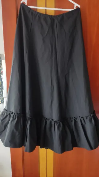Falda flamenca negra con volantes