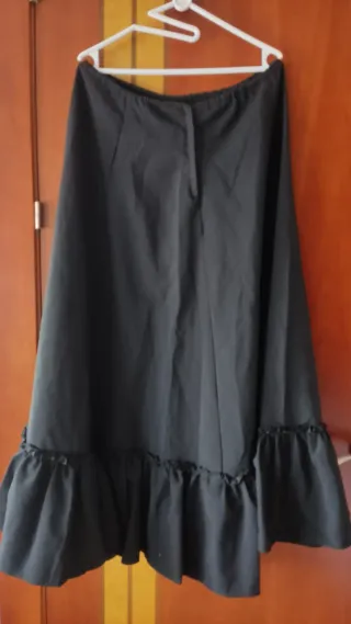 Falda flamenca negra con volantes