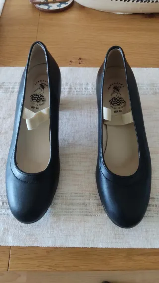 Falda flamenca negra con volantes