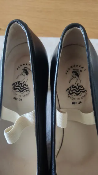 Falda flamenca negra con volantes