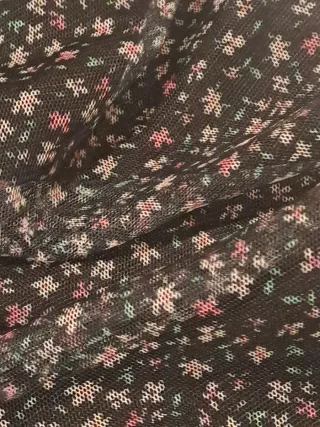 Vestido drapeado floral negro y rosa