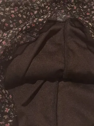 Vestido drapeado floral negro y rosa