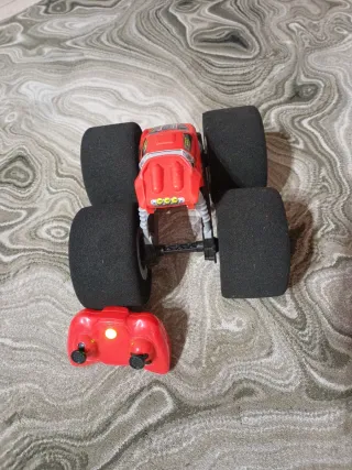 Coche teledirigido rojo