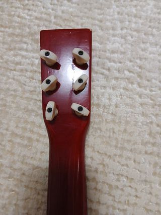 Guitarra infantil de madera