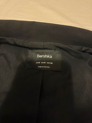 Vestido blazer Bershka negro hombros descubiertos