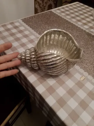 Caracola decorativa plateada