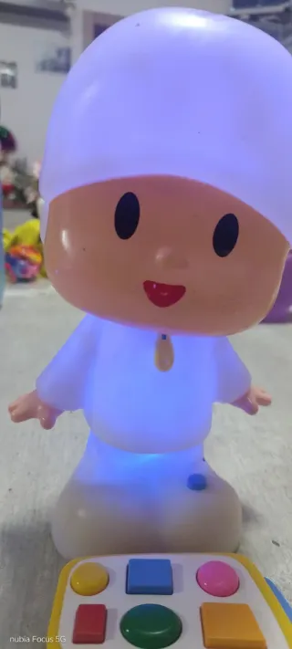 Pocoyo Giocattolo con Pulsanti Colorati