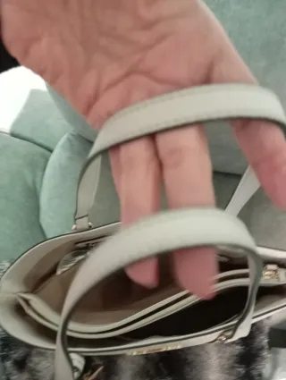 Bolso Guess Blanco y Dorado