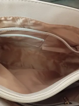 Bolso Guess Blanco y Dorado