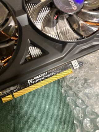 Gráfica Gigabyte R9 270x Windforce