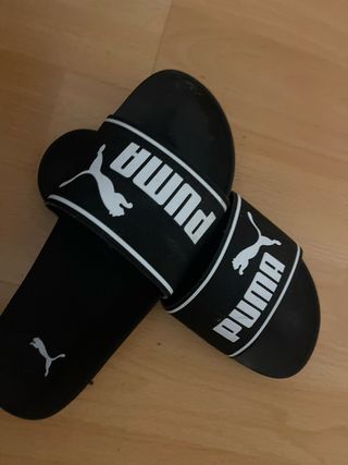 Chanclas Puma Negras y Blancas