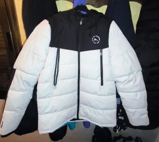 Anorak Tenth térmico negro y blanco. Talla 16 años