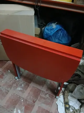 Mesa plegable roja