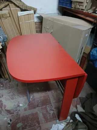 Mesa plegable roja