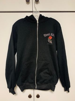 Sudadera con capucha negra