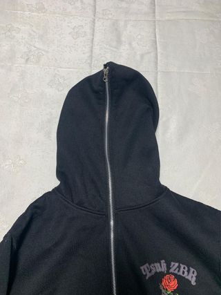 Sudadera con capucha negra