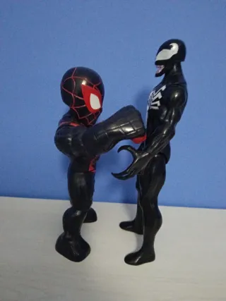 Figuras Spiderman y Venom