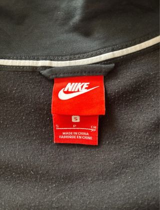 Chaqueta Nike Mujer Negra Cropped