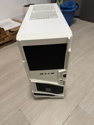 Caja de PC Thermaltake Blanca