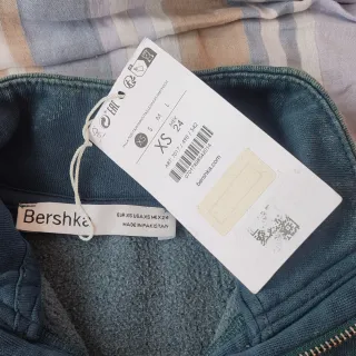 Sudadera corta azul marino oversized efecto lavado