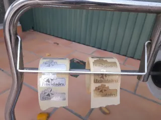 Soporte para 3 bobinas de papel y pegatinas regalo