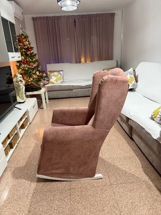 Sillón de lactancia o mecedora rosa