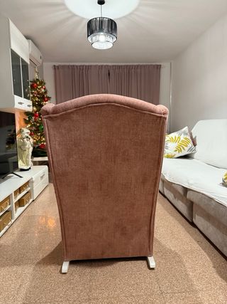 Sillón de lactancia o mecedora rosa