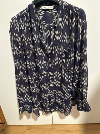 Camisa Zara semitransparente azul y blanca