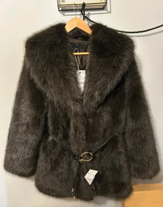 Abrigo pelo Zara viral