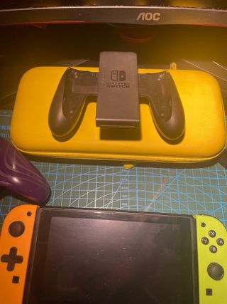 Nintendo Switch Verde y naranja
