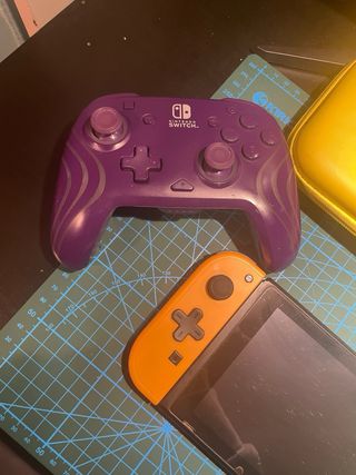 Nintendo Switch Verde y naranja
