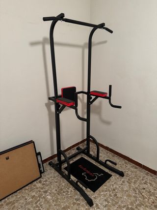 Estación de dominadas y fondos