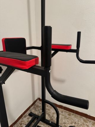 Estación de dominadas y fondos