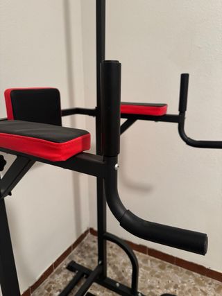 Estación de dominadas y fondos