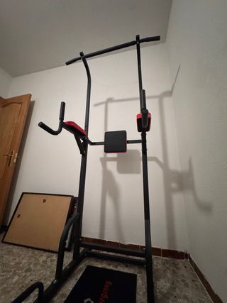 Estación de dominadas y fondos