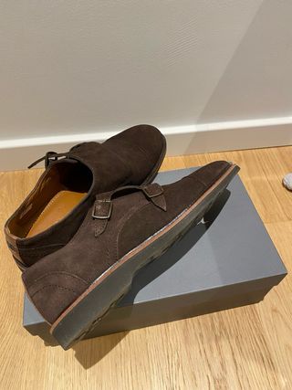 Zapato vestir doble hebilla ante marrón