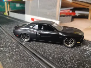 Dodge challenger srt8