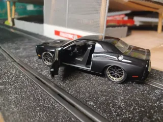 Dodge challenger srt8