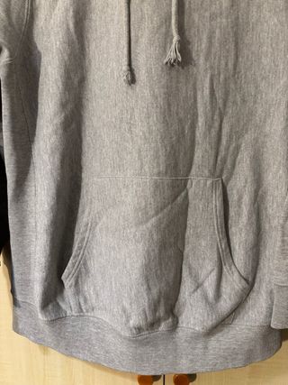 Sudadera con capucha gris