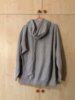 Sudadera con capucha gris