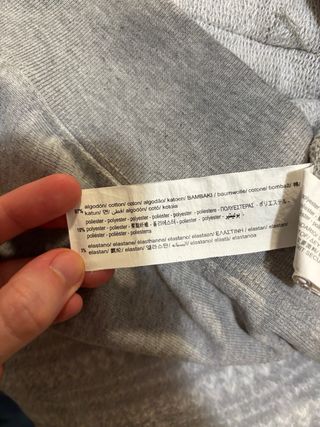 Sudadera con capucha gris