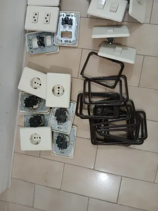 Lote mecanismos eléctricos Nieseen